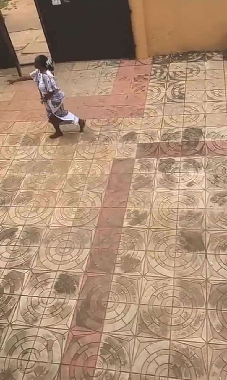 MUST WATCH  : Kumasi Mother Storms KNUST Hostel To Invoke Curses Over Son’s Missing Laptop