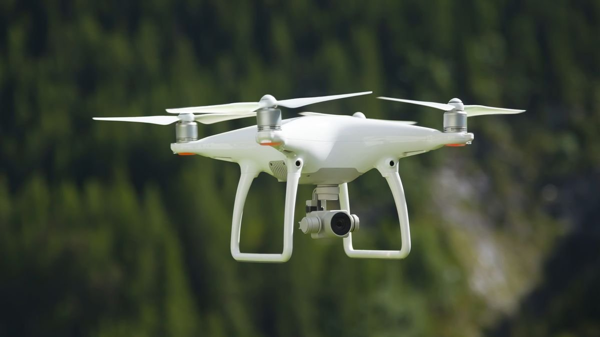 Man uses drone to catch cheating wife red-handed. 1 drone