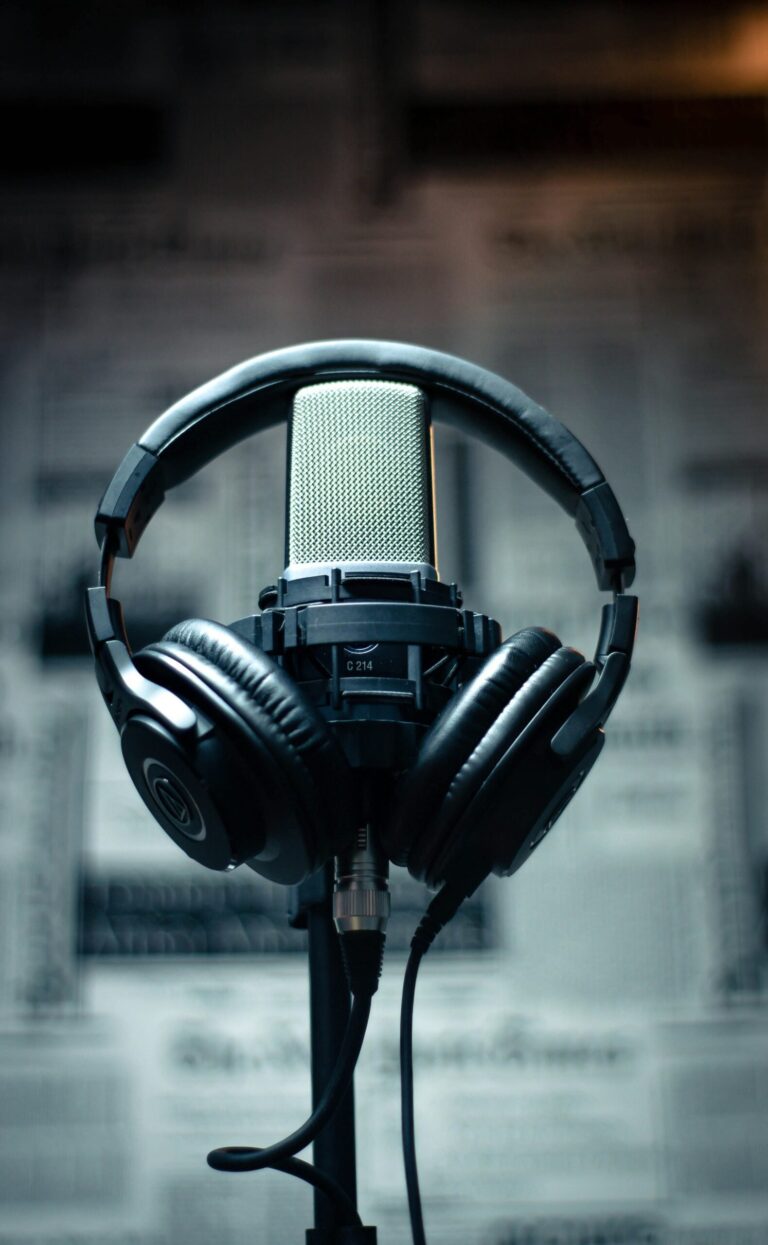 7 Powerful Reasons Podcasting Revolutionizes Audio Storytelling in 2024