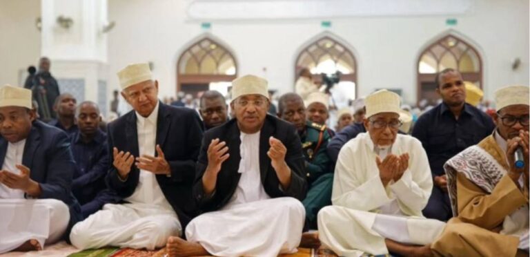 Zanzibar President in prayer