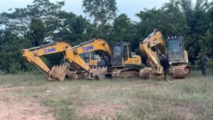 National Security operatives attempt to abscond with seized galamsey excavators 3 Secu