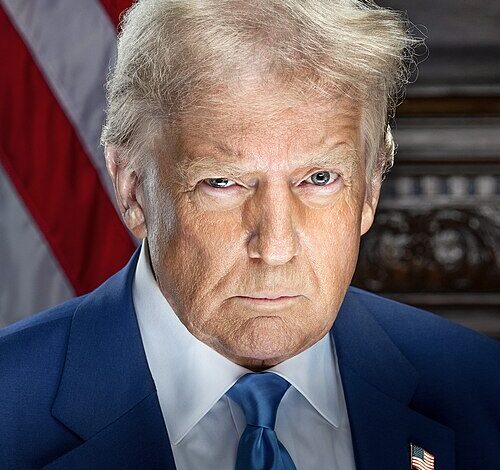 Trump Threatens 25% Tariff on Apple and Samsung Smartphones Not Made in the U.S. 1 Trump