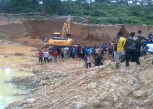 Illegal miners trapped in galamsey pit at Diaso; Search ongoing 4 Illeg