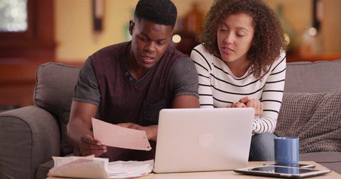 Red Flags vs Green Flags in Ghanaian Relationships: The Signs You Shouldn’t Ignore