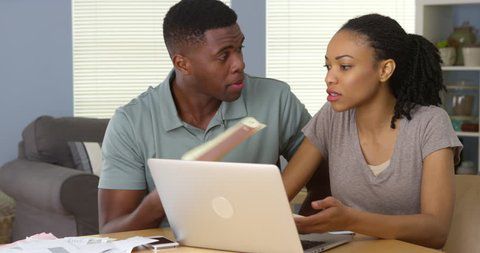 Red Flags vs Green Flags in Ghanaian Relationships: The Signs You Shouldn’t Ignore