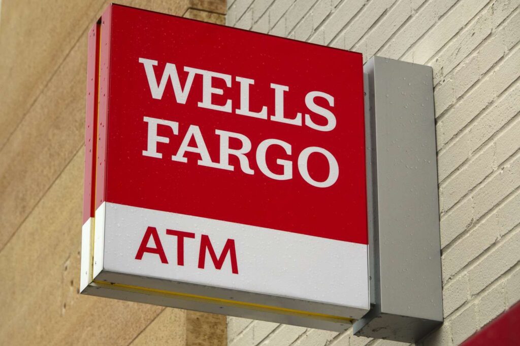 Wells Fargo downgrades SmartStop Self Storage REIT, lowers price target to US$33 4 Wells Fargo downgrades SmartStop Self Storage REIT, lowers price target to $33