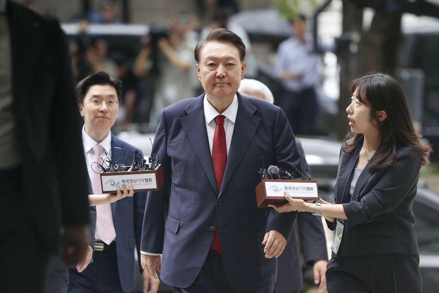 Former South Korean president Yoon Suk-yeol sentenced to life in prison for leading insurrection 3 Former South Korean President Yoon Suk-yeol