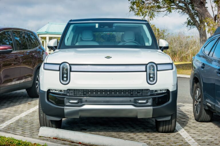 Uber returns to robotaxis with big Rivian deal after years on the sidelines